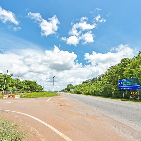 Capital O 90614 Cvia Ummul Hotel Padang Besar Zewnętrze zdjęcie