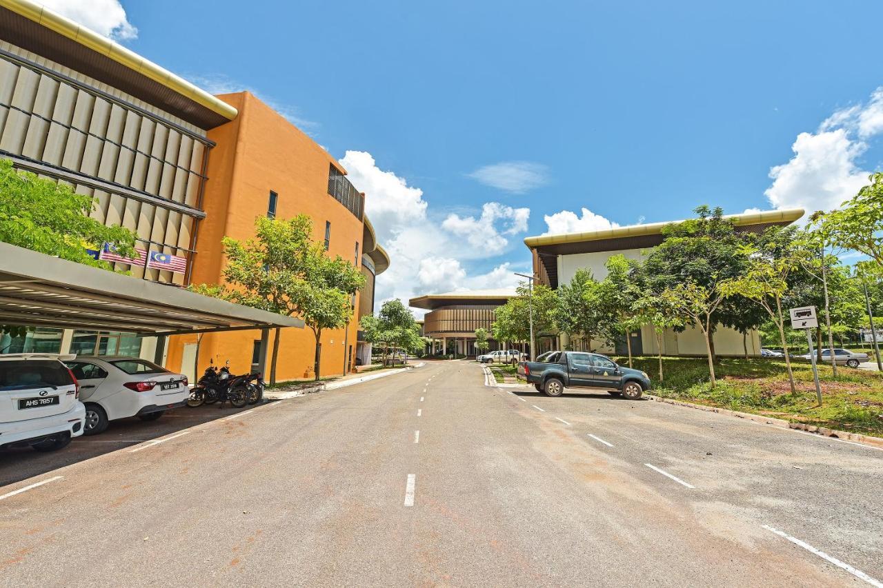 Capital O 90614 Cvia Ummul Hotel Padang Besar Zewnętrze zdjęcie
