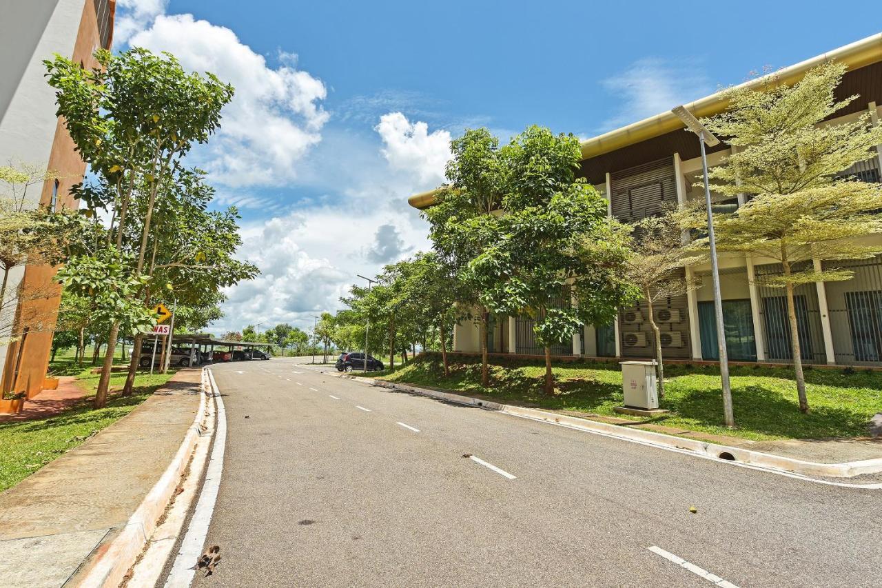 Capital O 90614 Cvia Ummul Hotel Padang Besar Zewnętrze zdjęcie