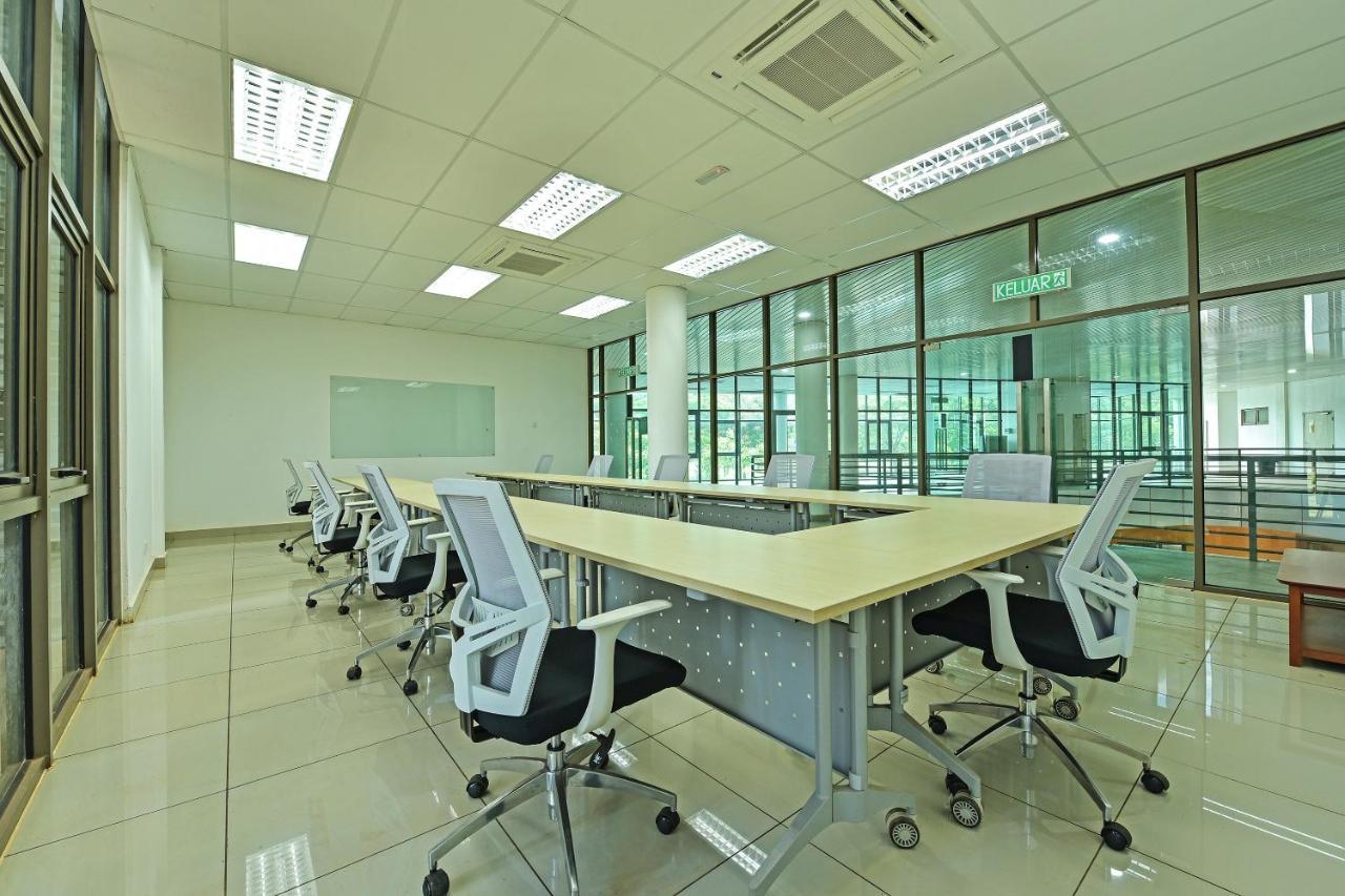 Capital O 90614 Cvia Ummul Hotel Padang Besar Zewnętrze zdjęcie