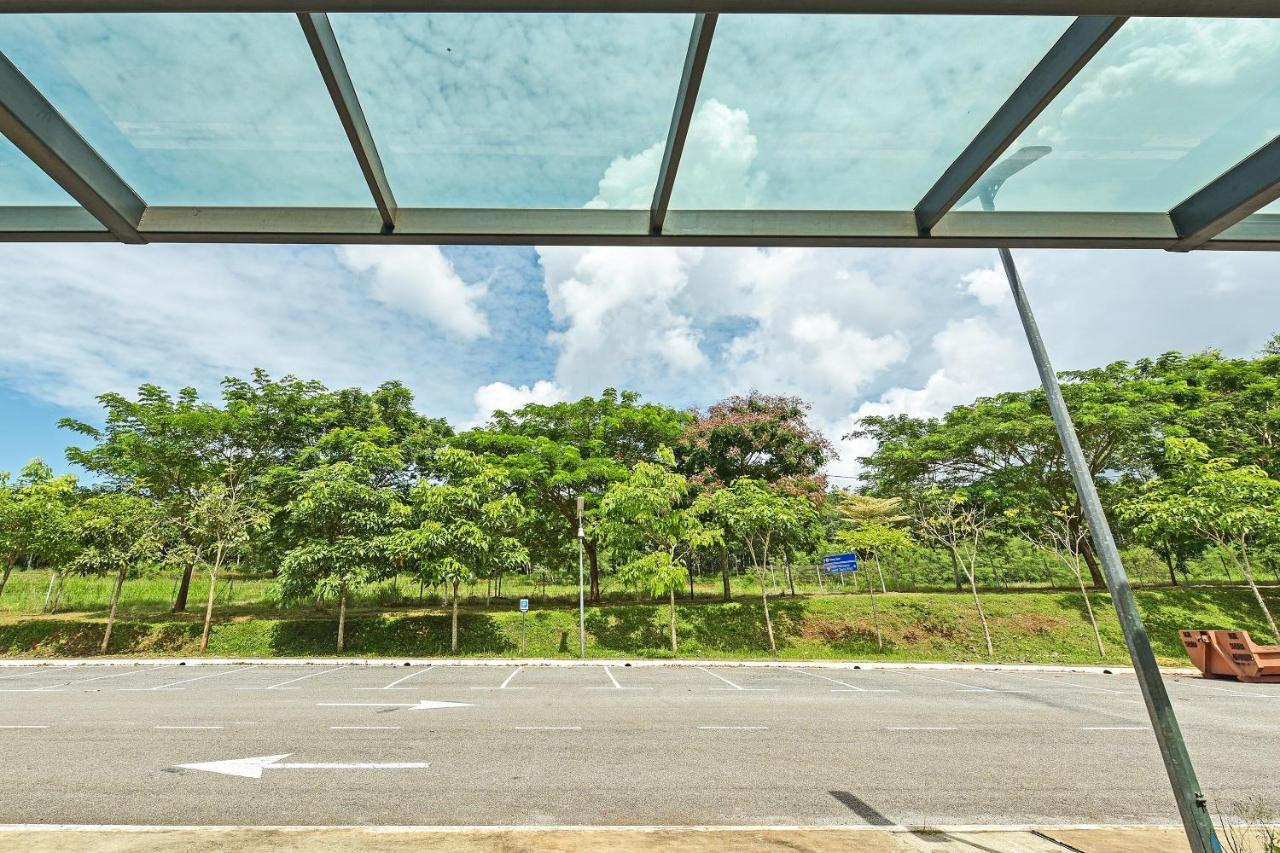 Capital O 90614 Cvia Ummul Hotel Padang Besar Zewnętrze zdjęcie