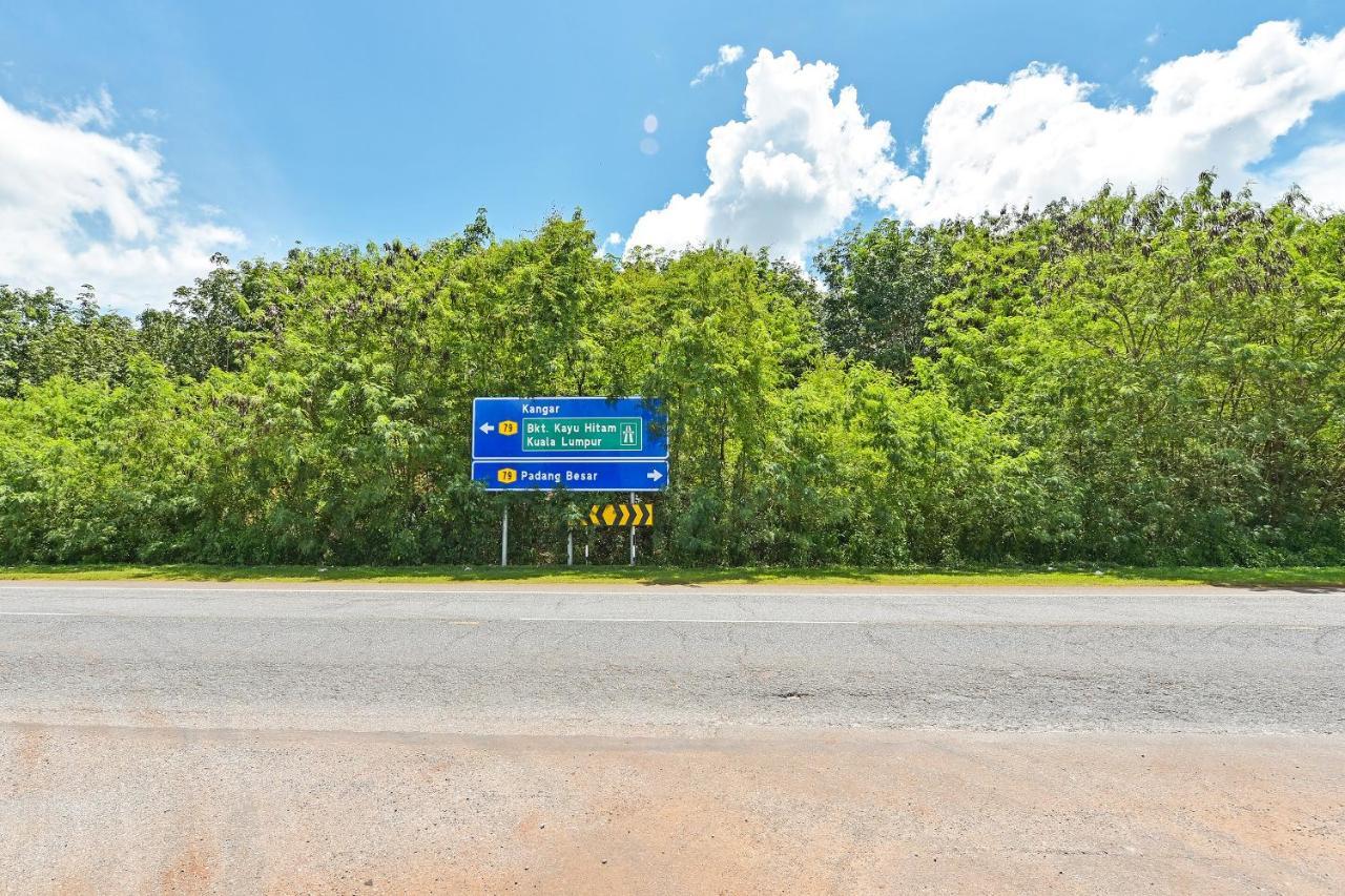 Capital O 90614 Cvia Ummul Hotel Padang Besar Zewnętrze zdjęcie