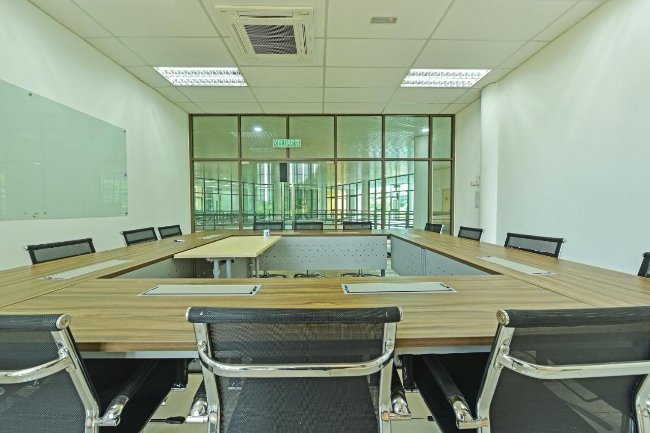 Capital O 90614 Cvia Ummul Hotel Padang Besar Zewnętrze zdjęcie