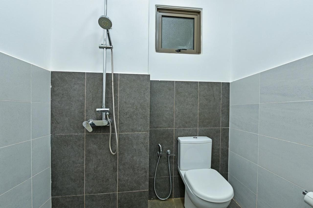 Capital O 90614 Cvia Ummul Hotel Padang Besar Zewnętrze zdjęcie